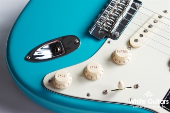 American Professional II Stratocaster - Miami Blue